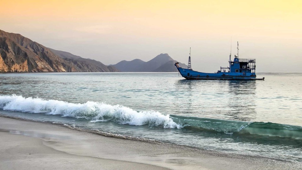 паром у пляжа в Кальбе