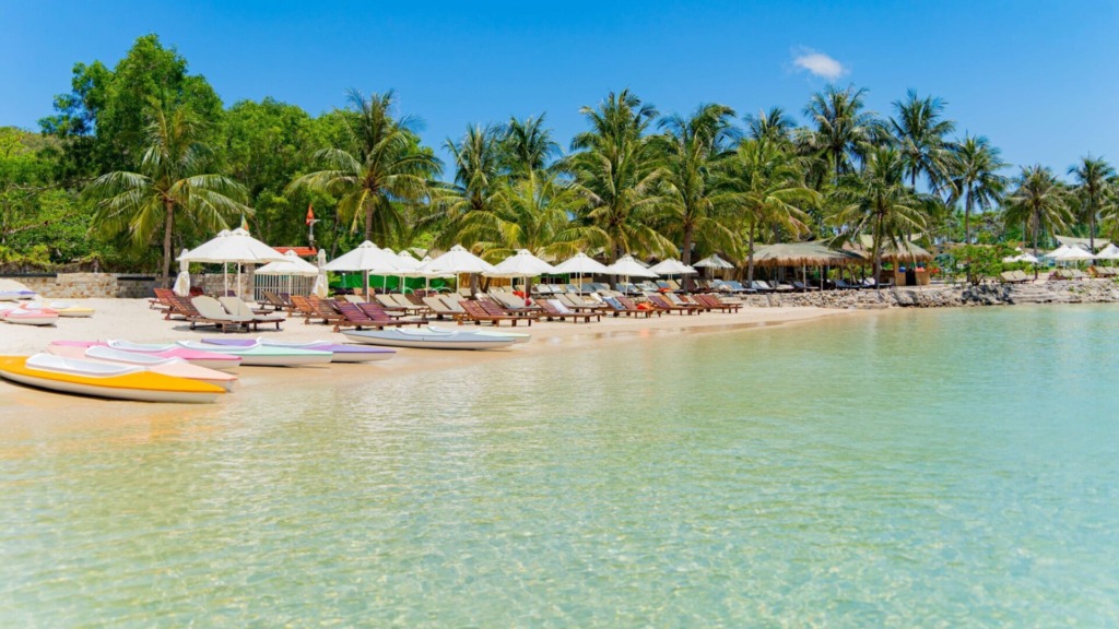 Пляж в бухте Дам Бэй, Нячанг