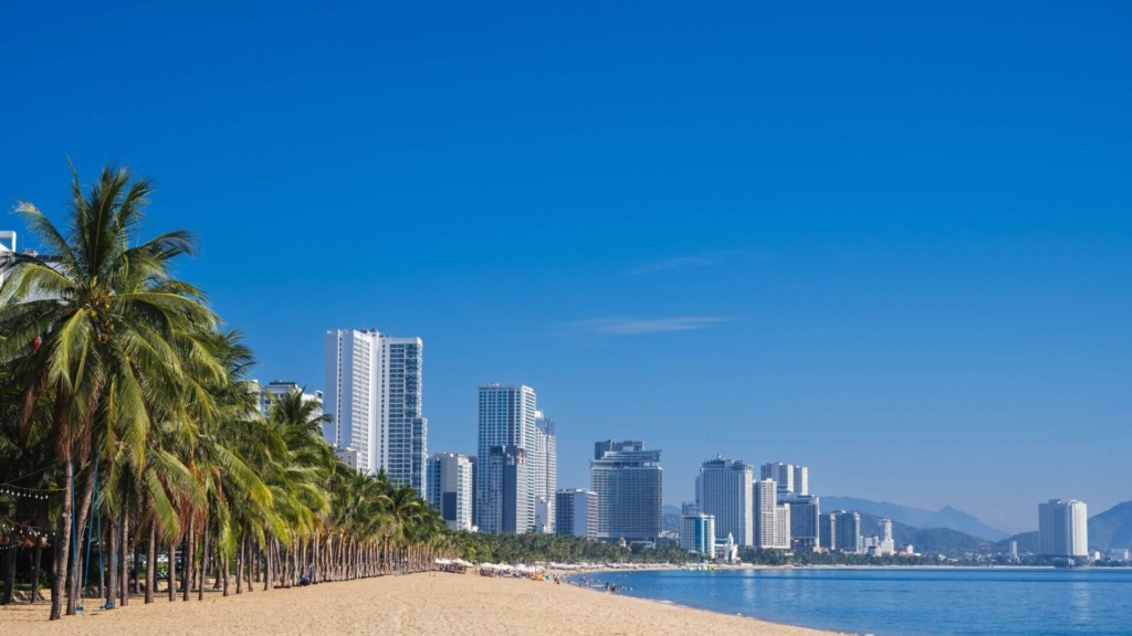 Летний день на пляже в Нячанге.