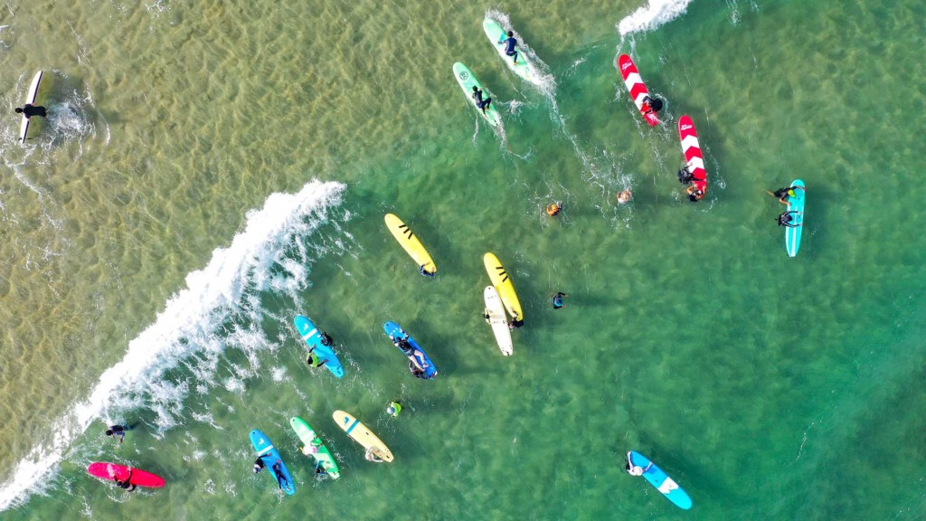 серфинг в заливе Риюэ в Ваньнине