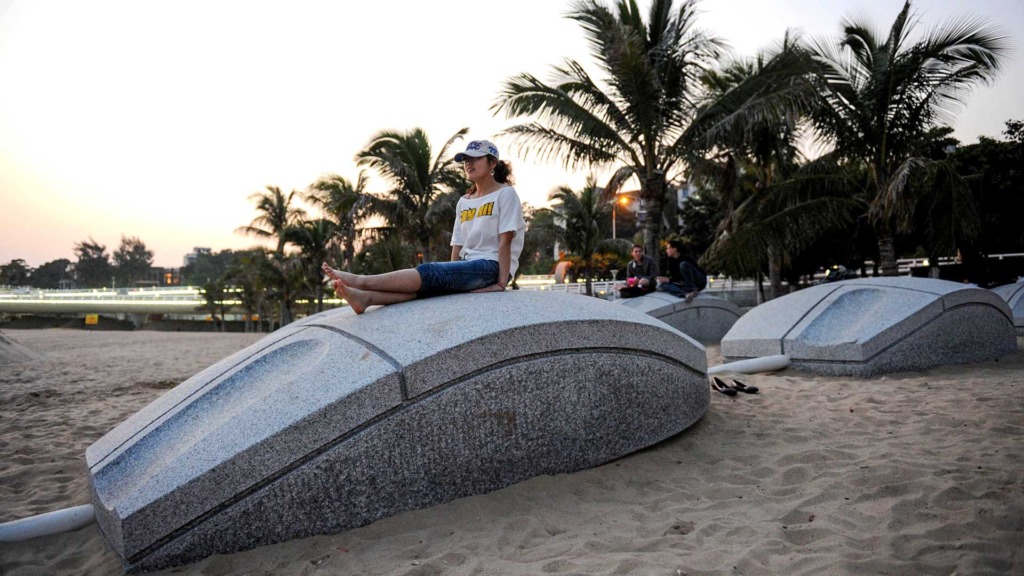 Скульптуры компьютерных мышей на пляже в Сямыне