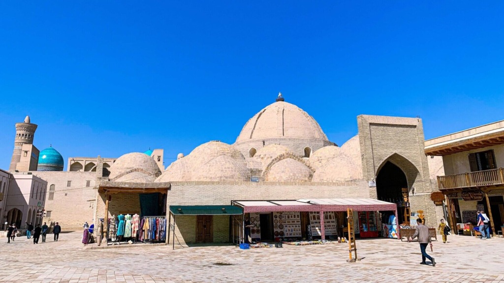 Торговые купола Бухары.