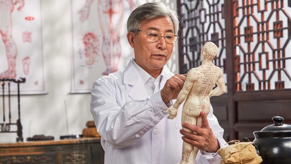 Врач народной медицины