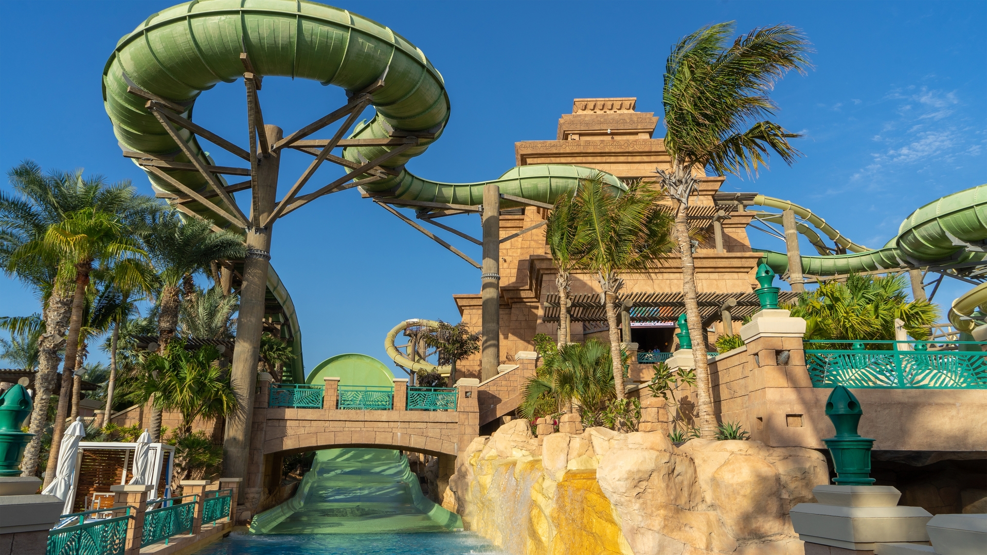 Водные горки в аквапарке Aquaventure.