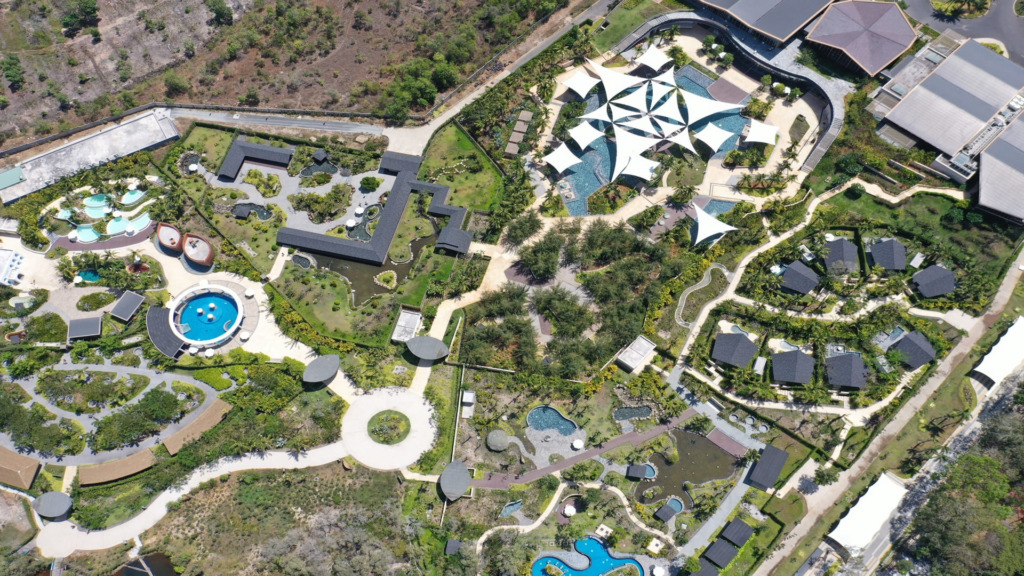 Вид сверху на курорт Бинь Чау