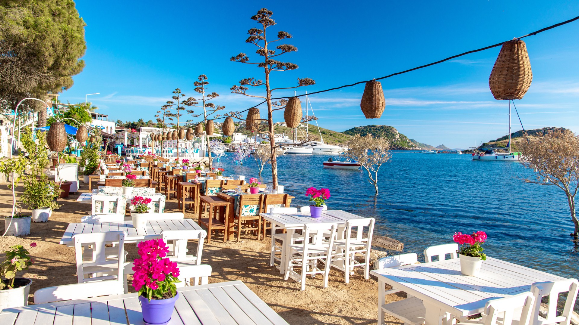 Ресторан на пляже в деревне Гюмюшлюк.