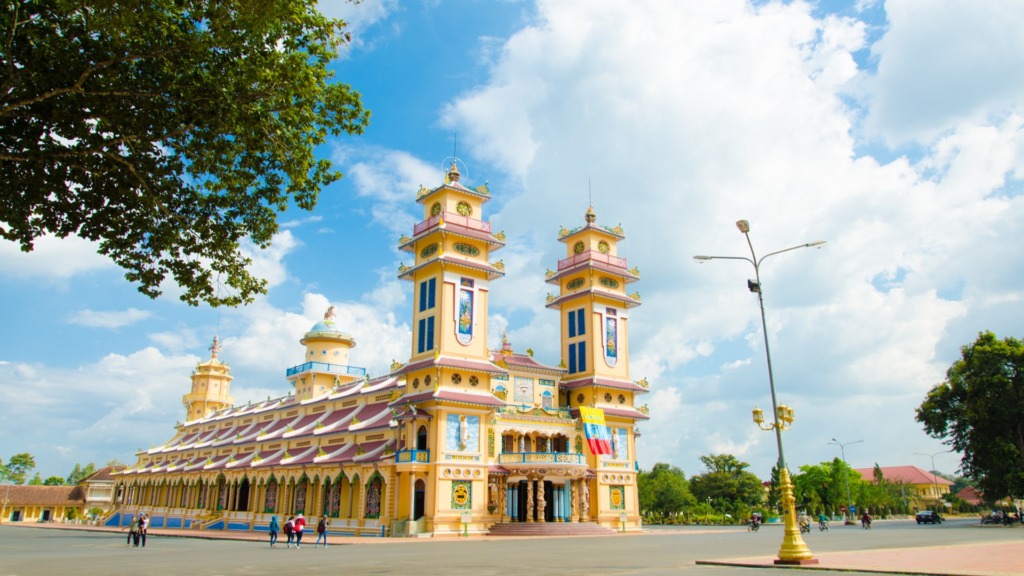 Храм Каодай, провинция Тэйнинь.