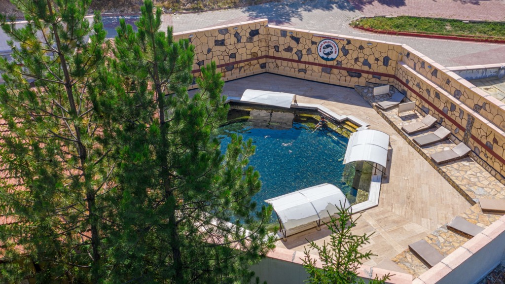 Термальный спа-бассейн в Кангале.