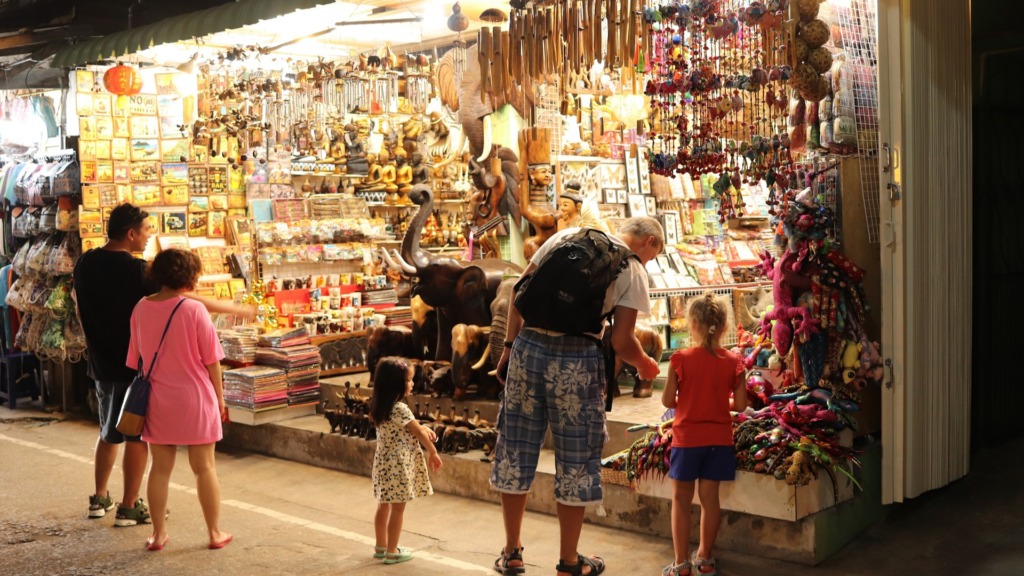 Ночной рынок в Бофуте.