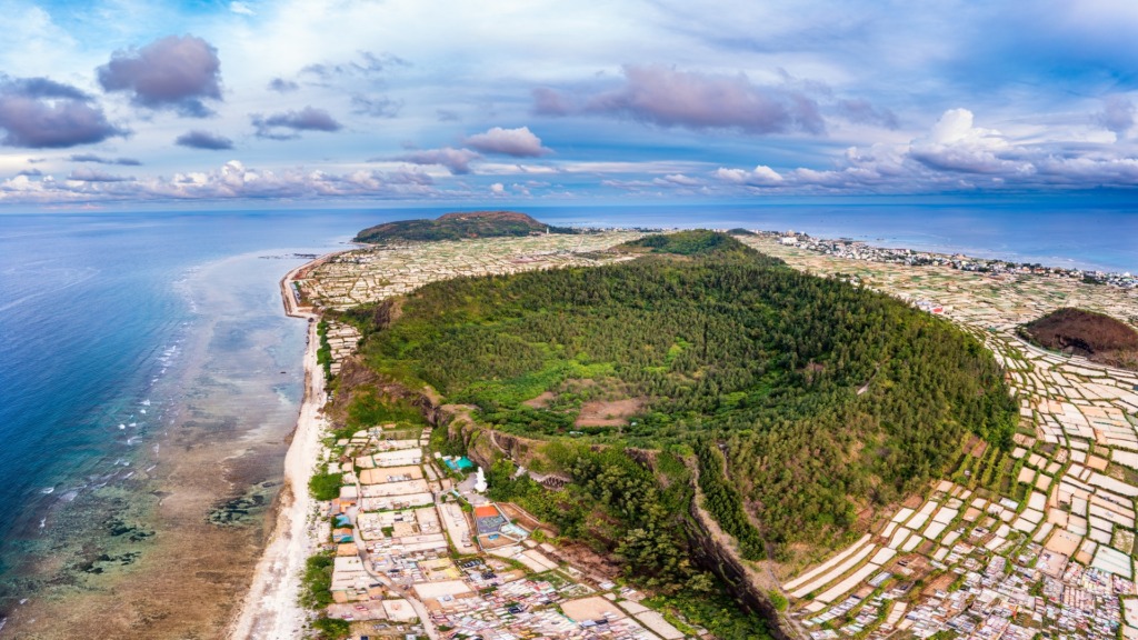 Вид сверху на остров Лишон.