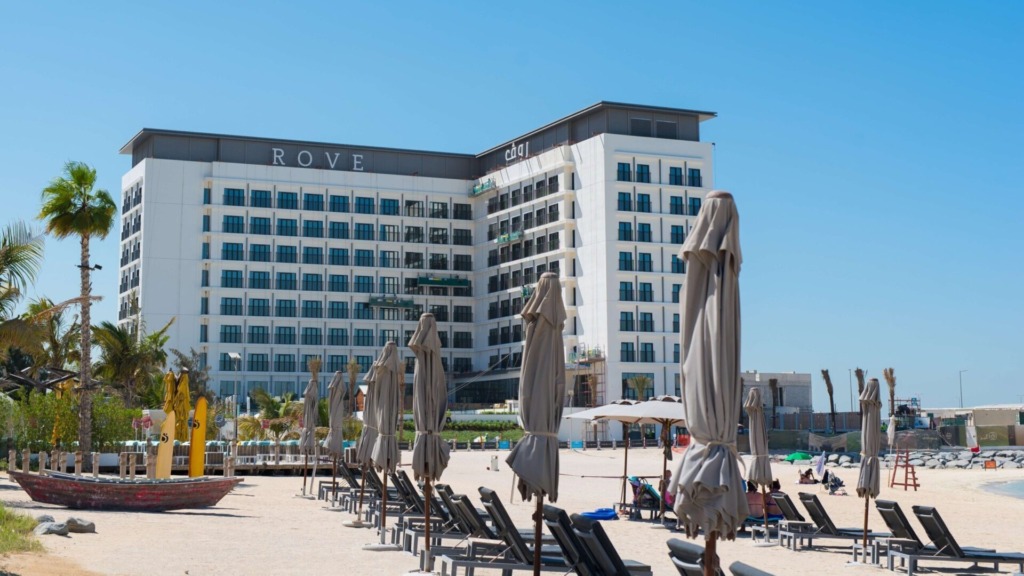 Отель Rove в районе пляжа Ла-Мер.