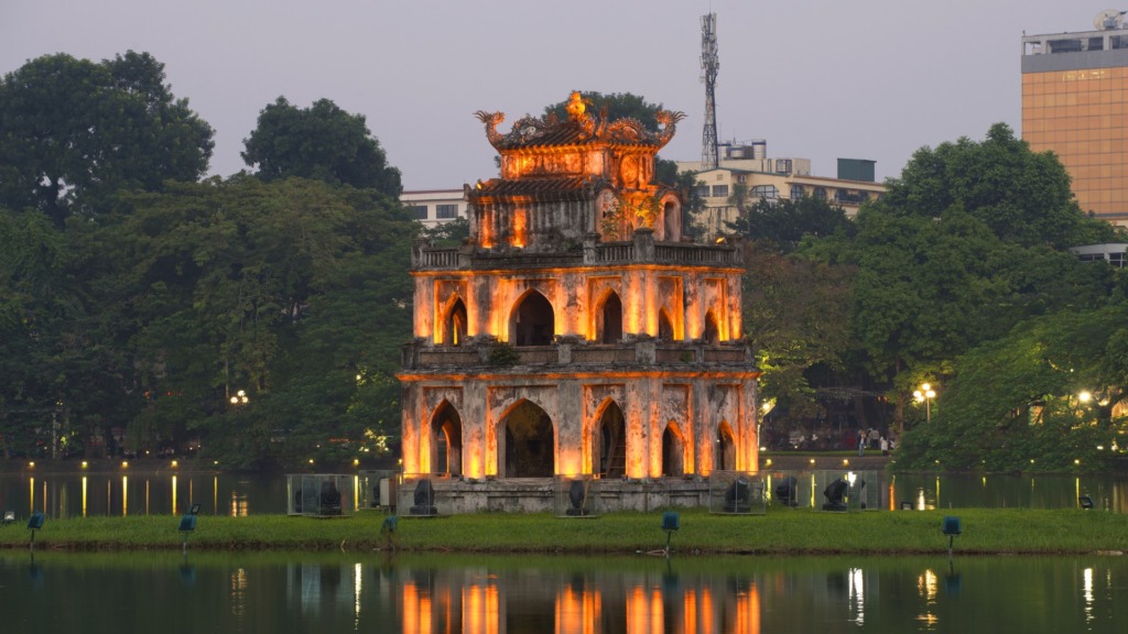 Черепаший храм на озере возвращенного меча, Ханой.