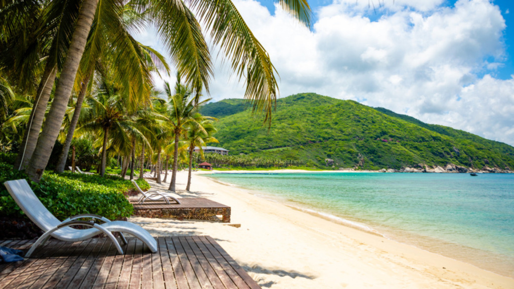 Пляж Санья Бэй на Хайнане