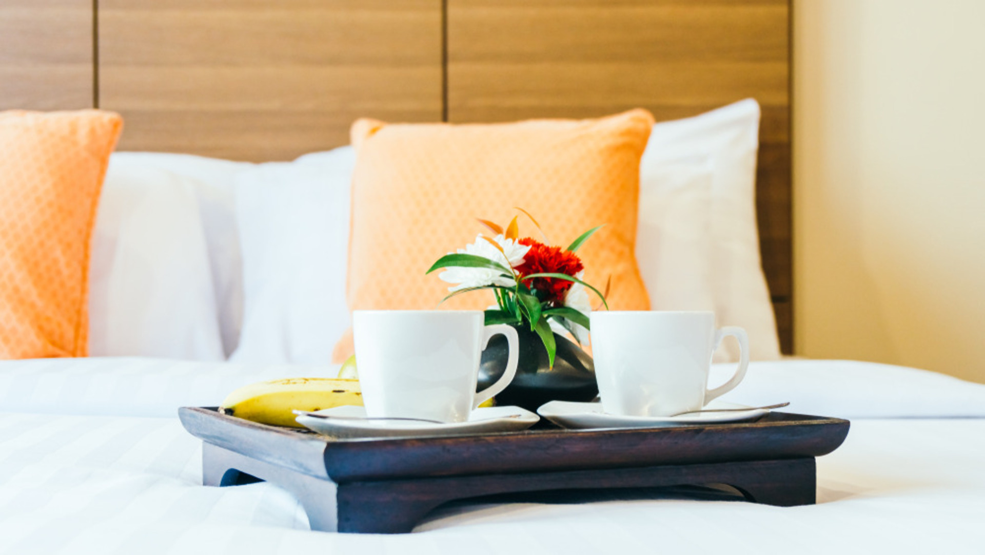 Утренний кофе в номере отеля