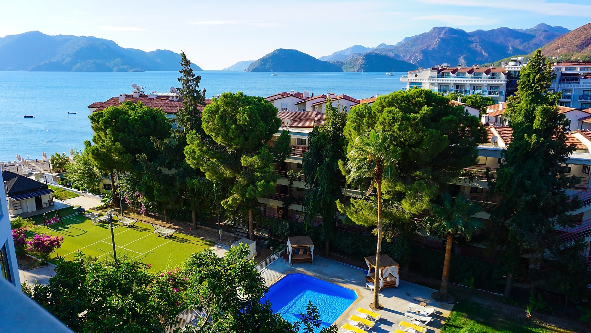 Отель Hotel Caprea.