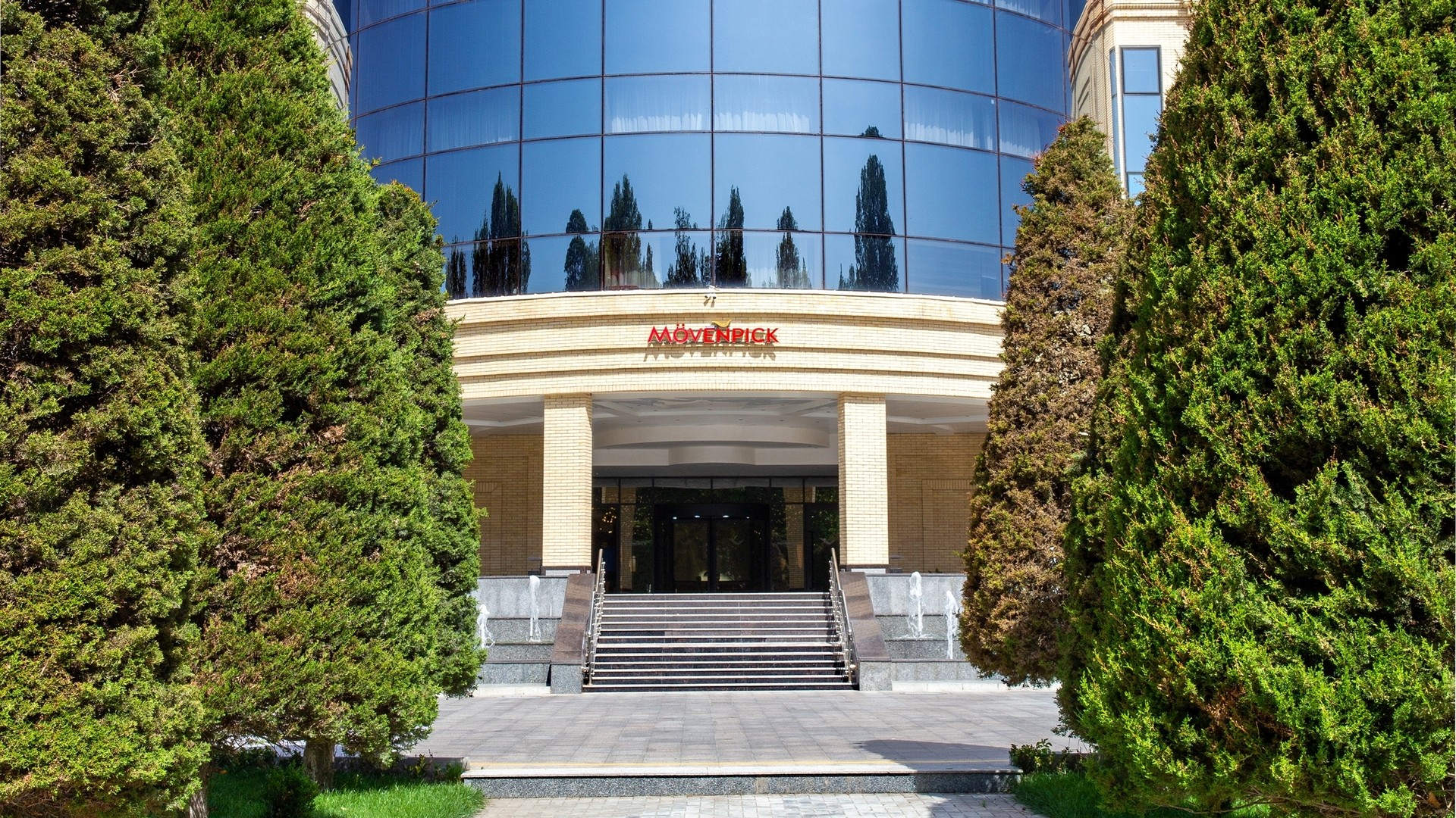 Фасад и логотип Movenpick Samarkand, Самарканд.