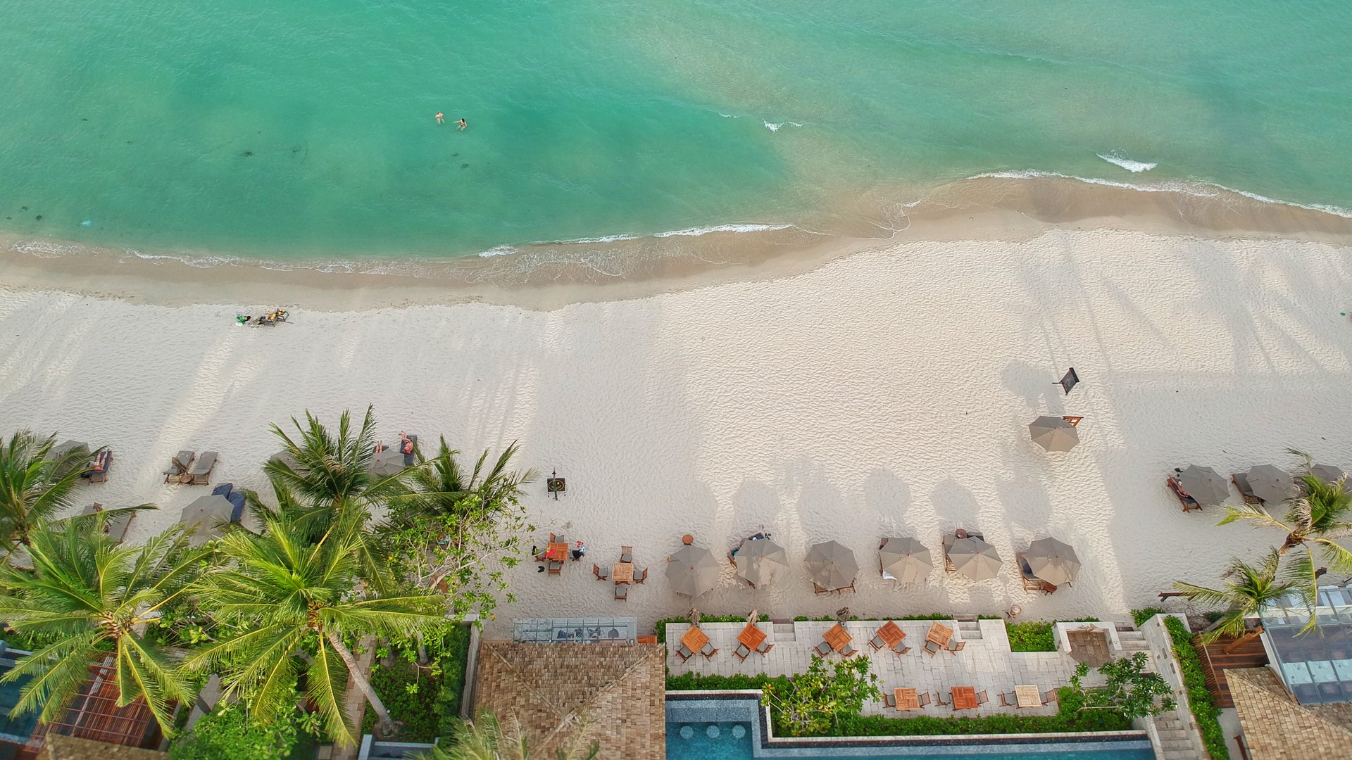 Пляж рядом с отелем Chaweng Cove Beach Resort, остров Ко Самуи.