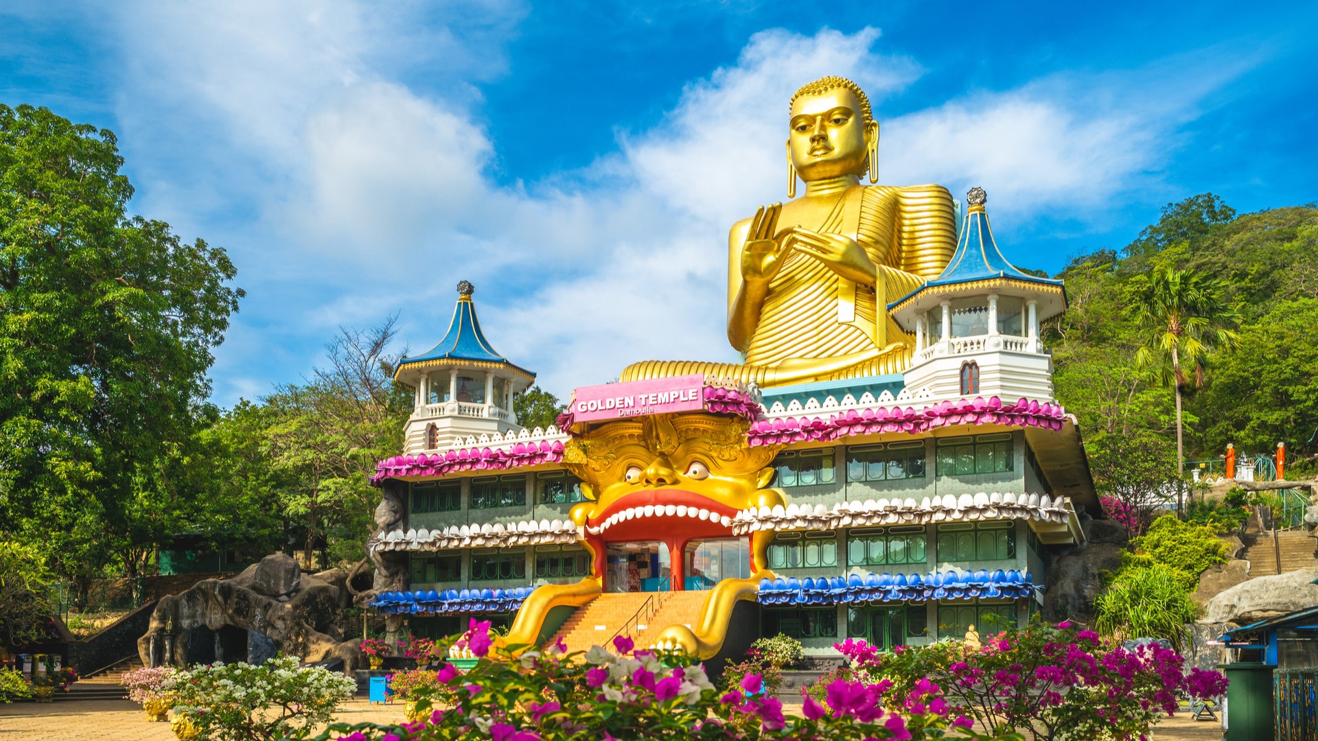 Музей Будды в Золотом храме Дамбуллы, Шри-Ланка.