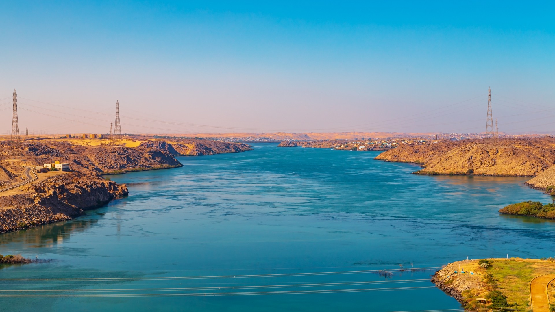 Асуанская плотина и озеро Насер.