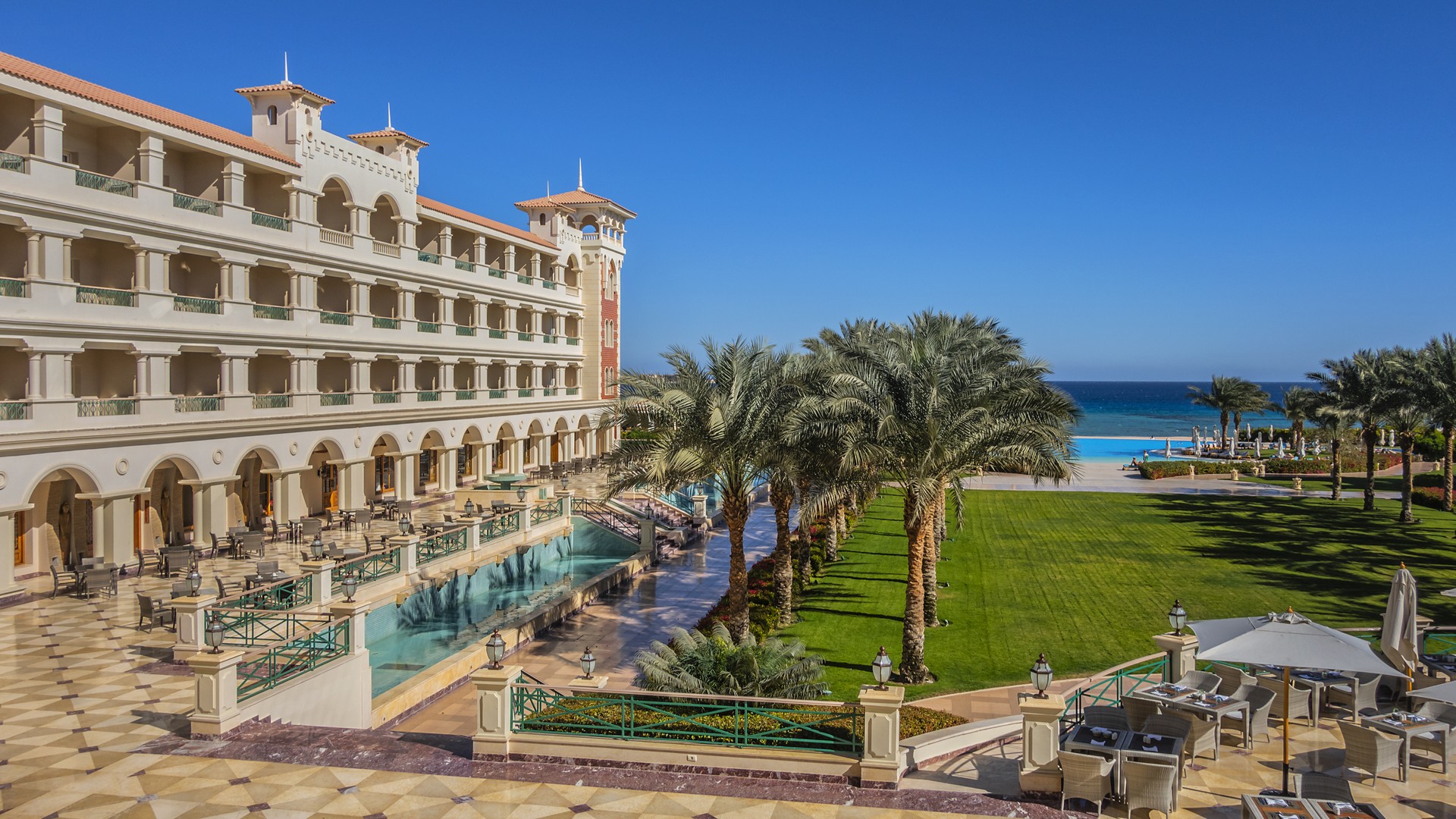 Территория отеля Baron Palace Sahl Hasheesh.