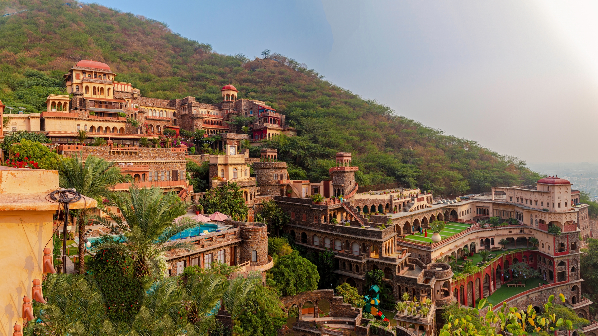 Люкс-отель Neemrana Fort Palace, Нимрана, Раджастан.