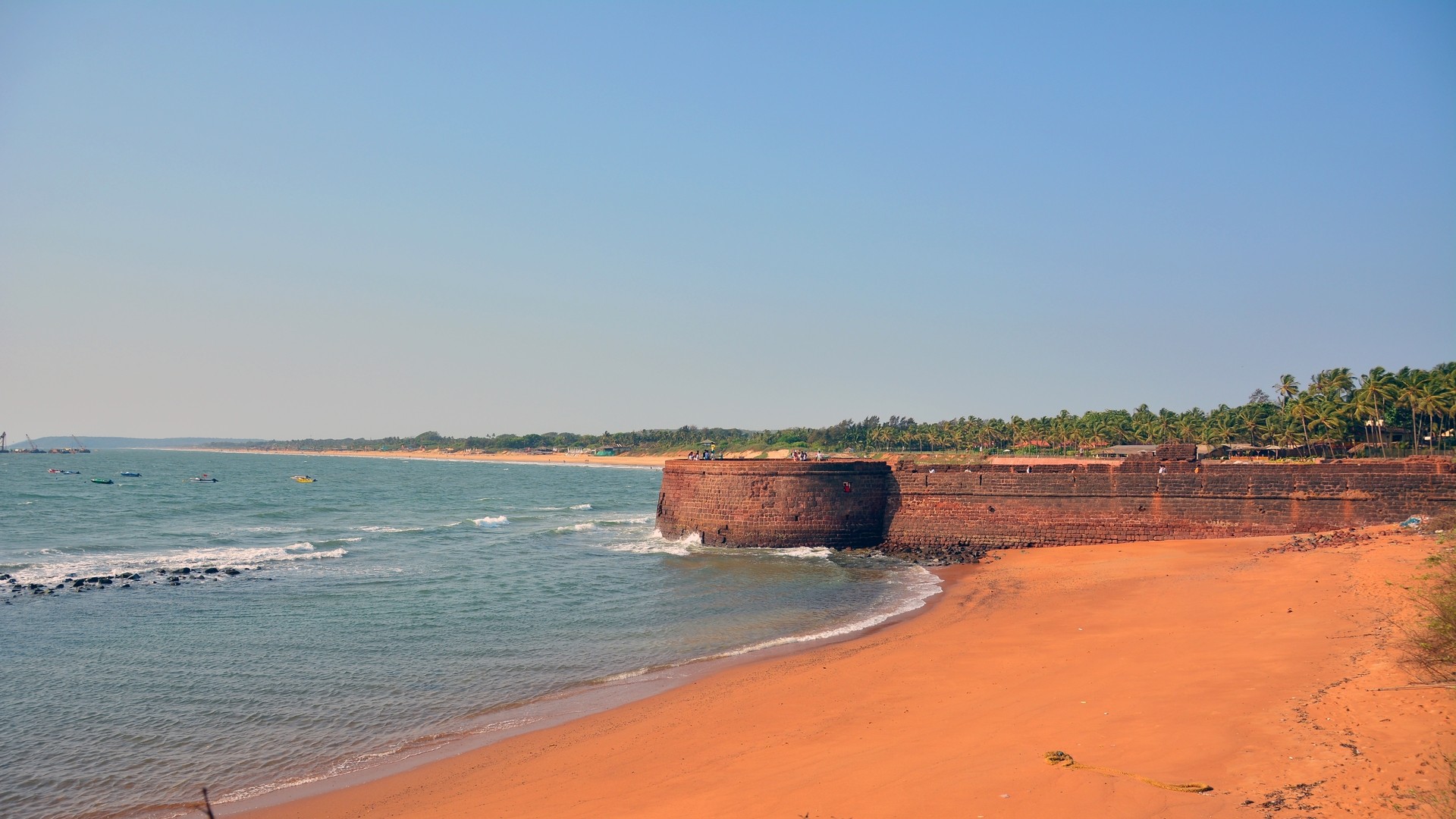 Форт Агуада на пляже Кандолим.