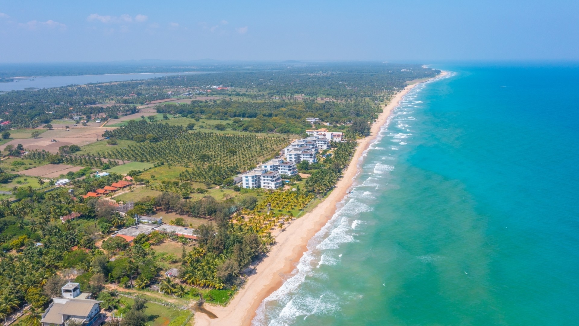 Вид с воздуха на пляж Нилавели.