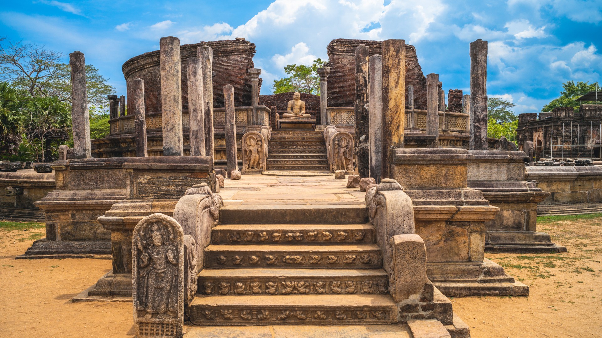 Священный внутренний двор в древнем городе Полоннарува, Шри-Ланка.