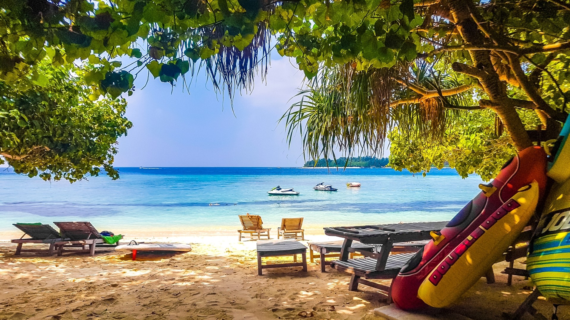 Пляж на острове Расду.