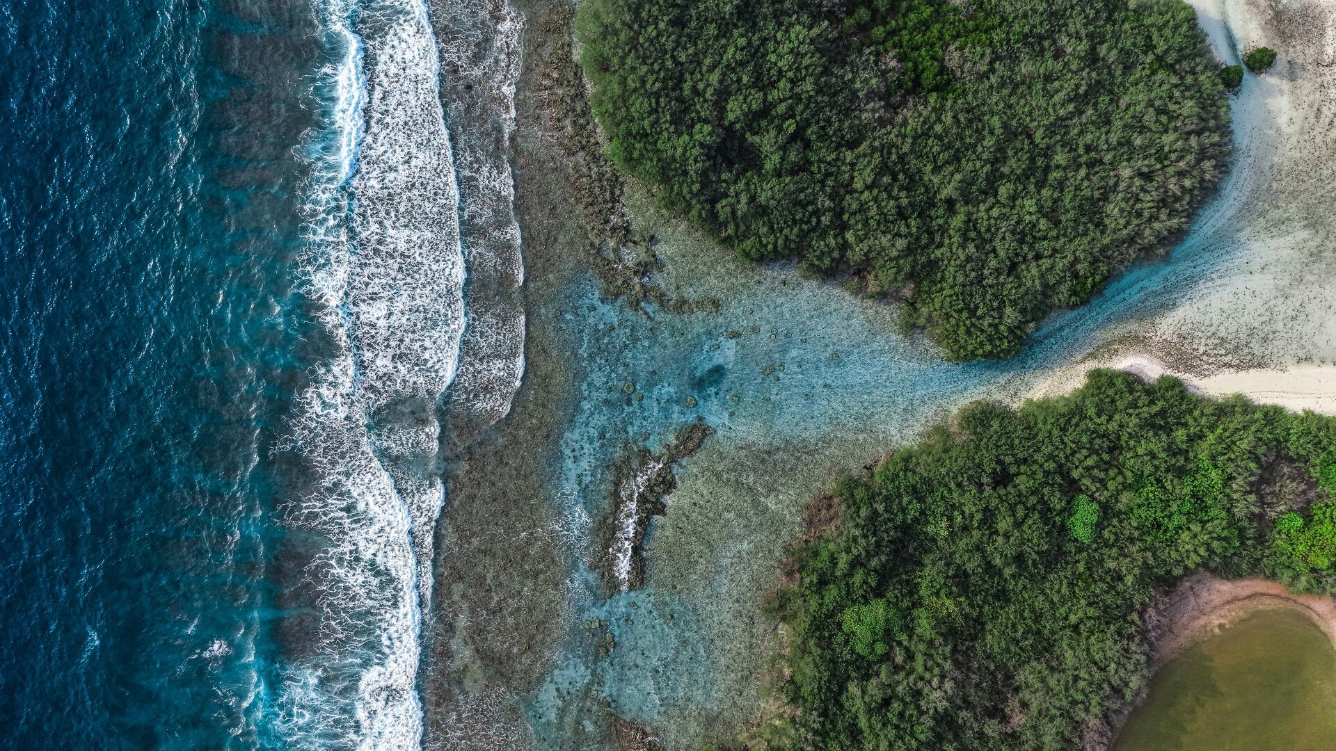 Вид на Мальдивский остров Шавияни.