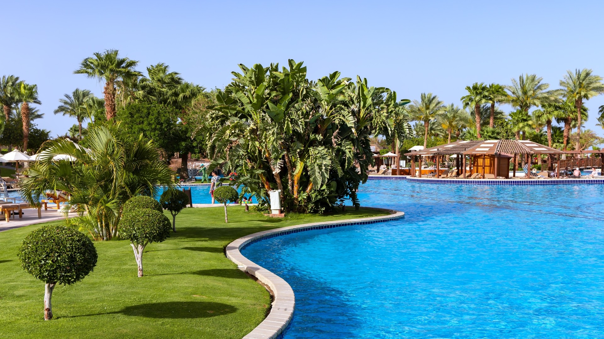 Огромный бассейн в Steigenberger Al Dau Beach Hotel.