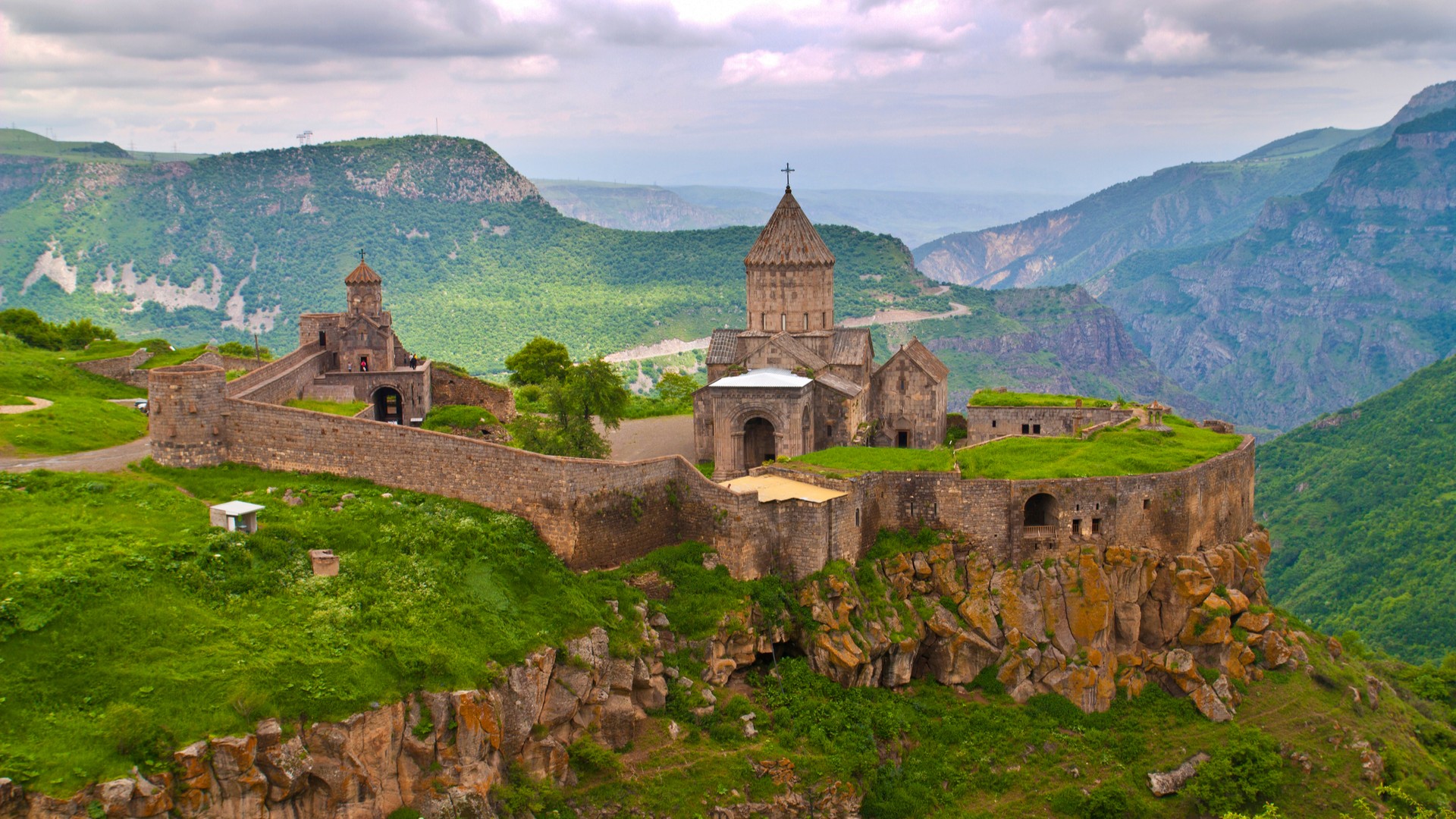 Вид на Татевский монастырь, Армения.
