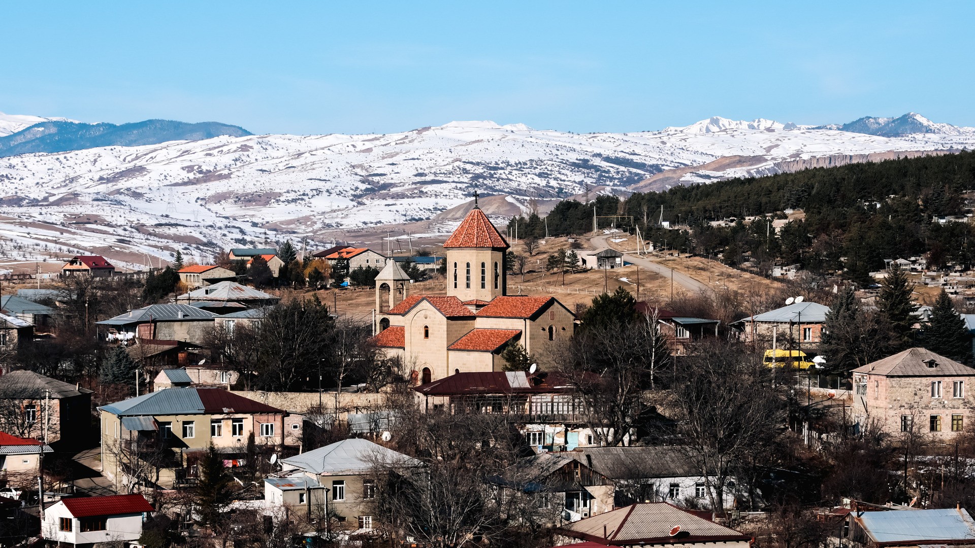 Храм и деревня в Ахалцихе.