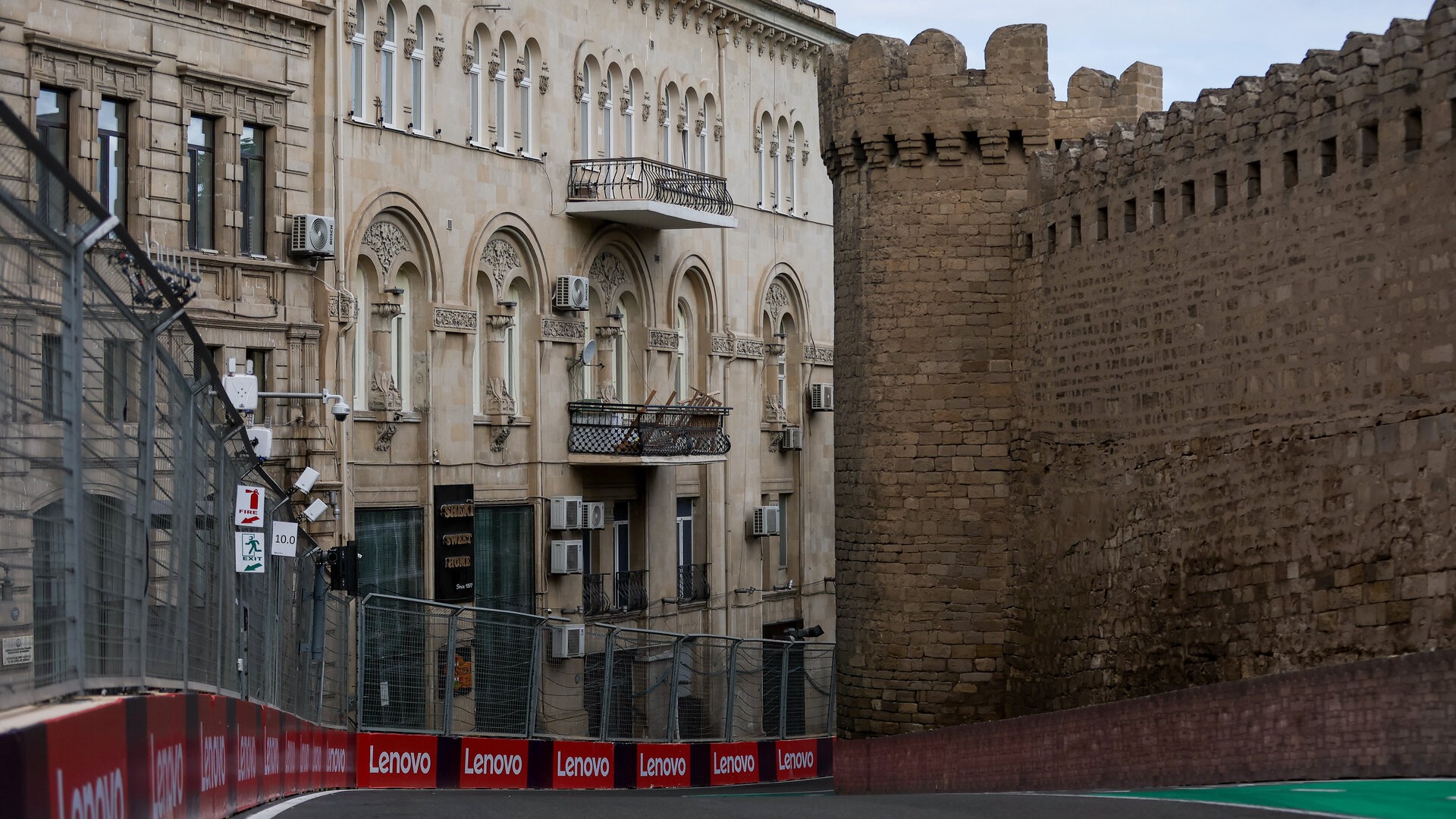 Улица в Баку.