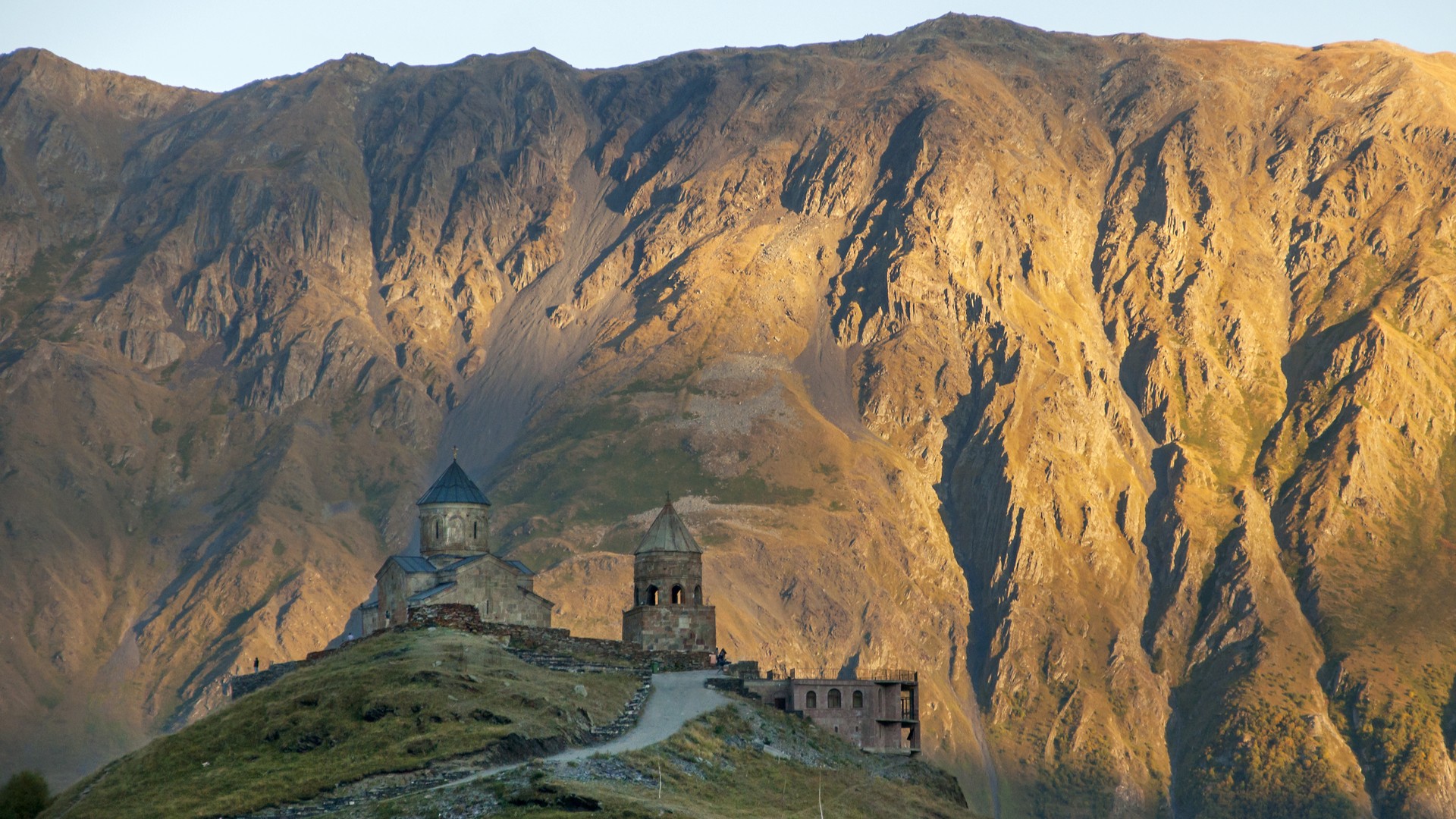 Древняя церковь Святой Троицы в Гергети.