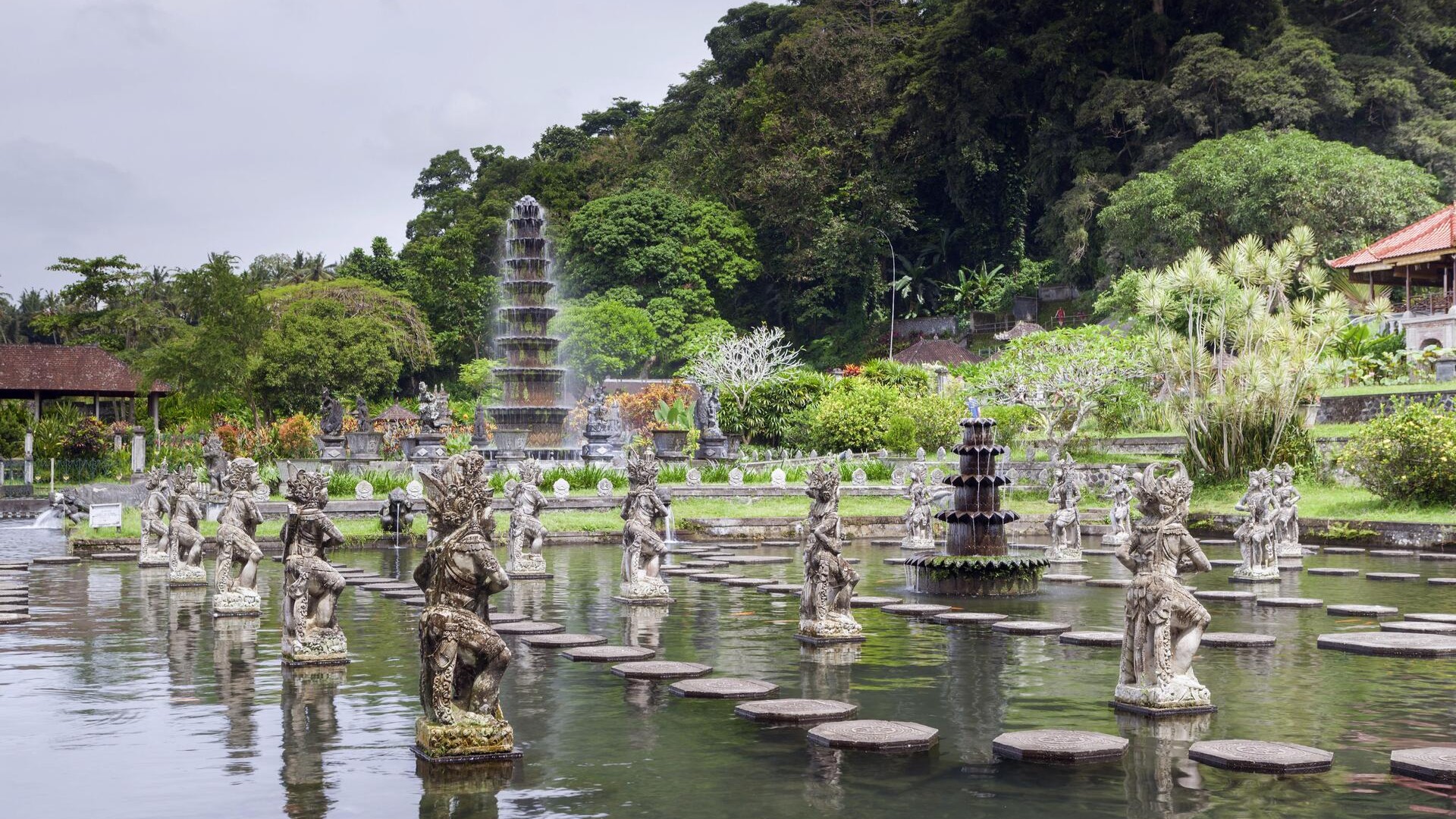 Водный дворец Тирта Ганга, остров Бали.