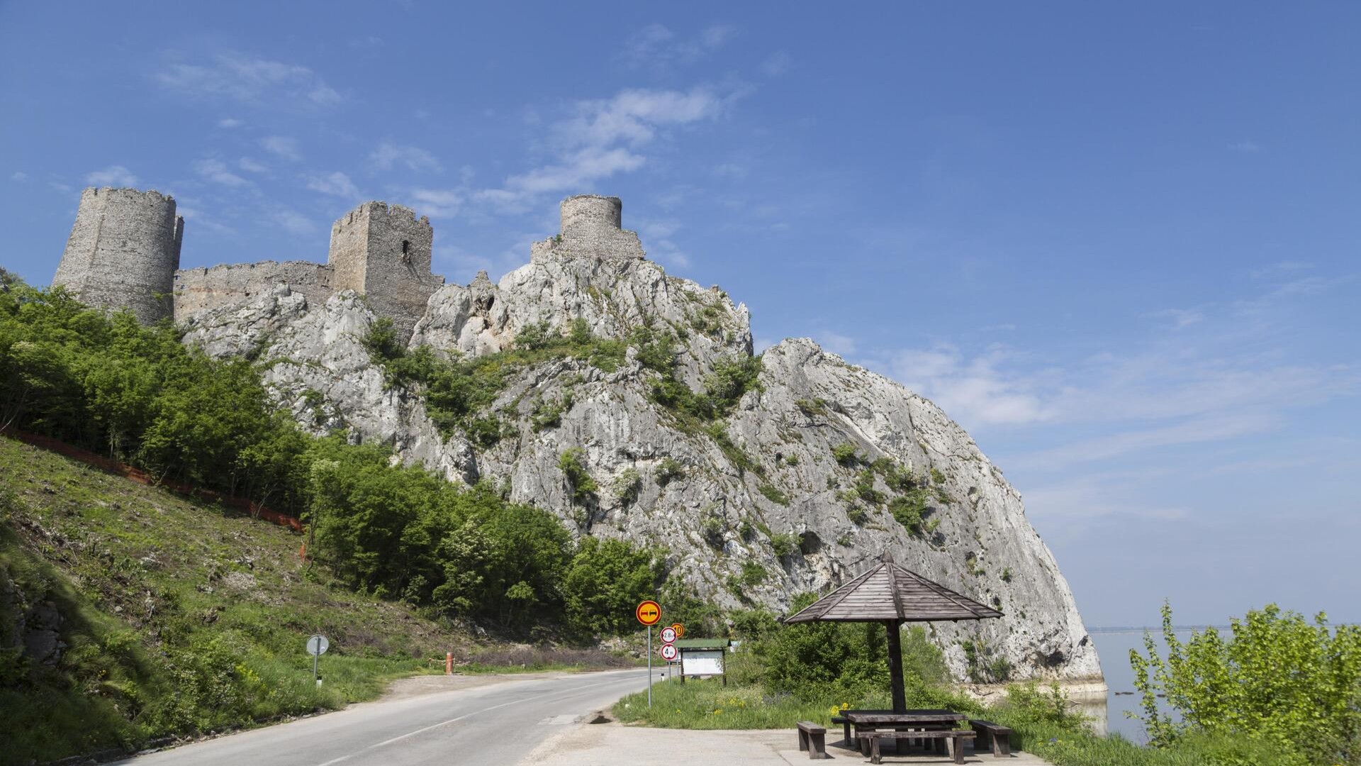 Руины крепости Голубац на Дунае, Сербия.