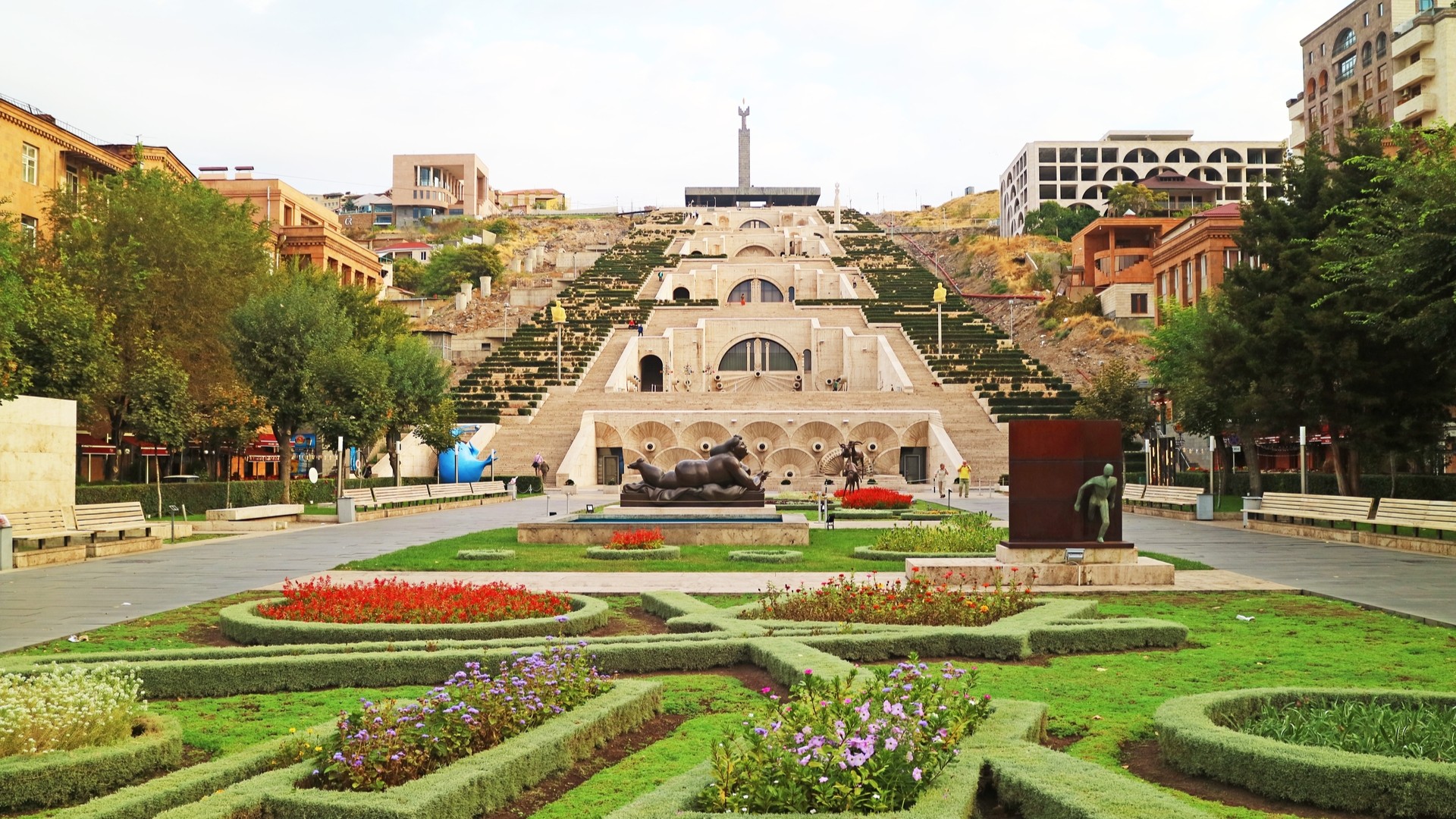 Ереванский каскад и Музейный фонд Кафесджян.