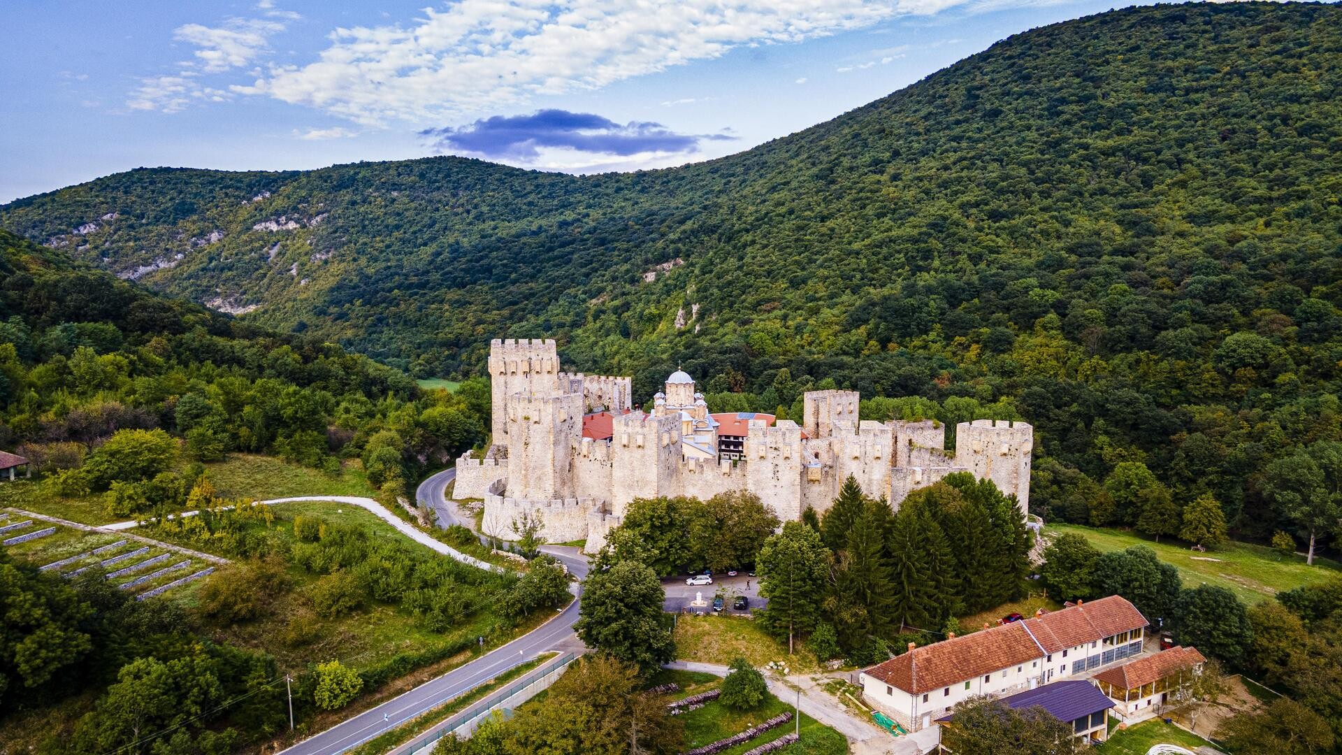 Укрепленный монастырь Манасия, Сербия.