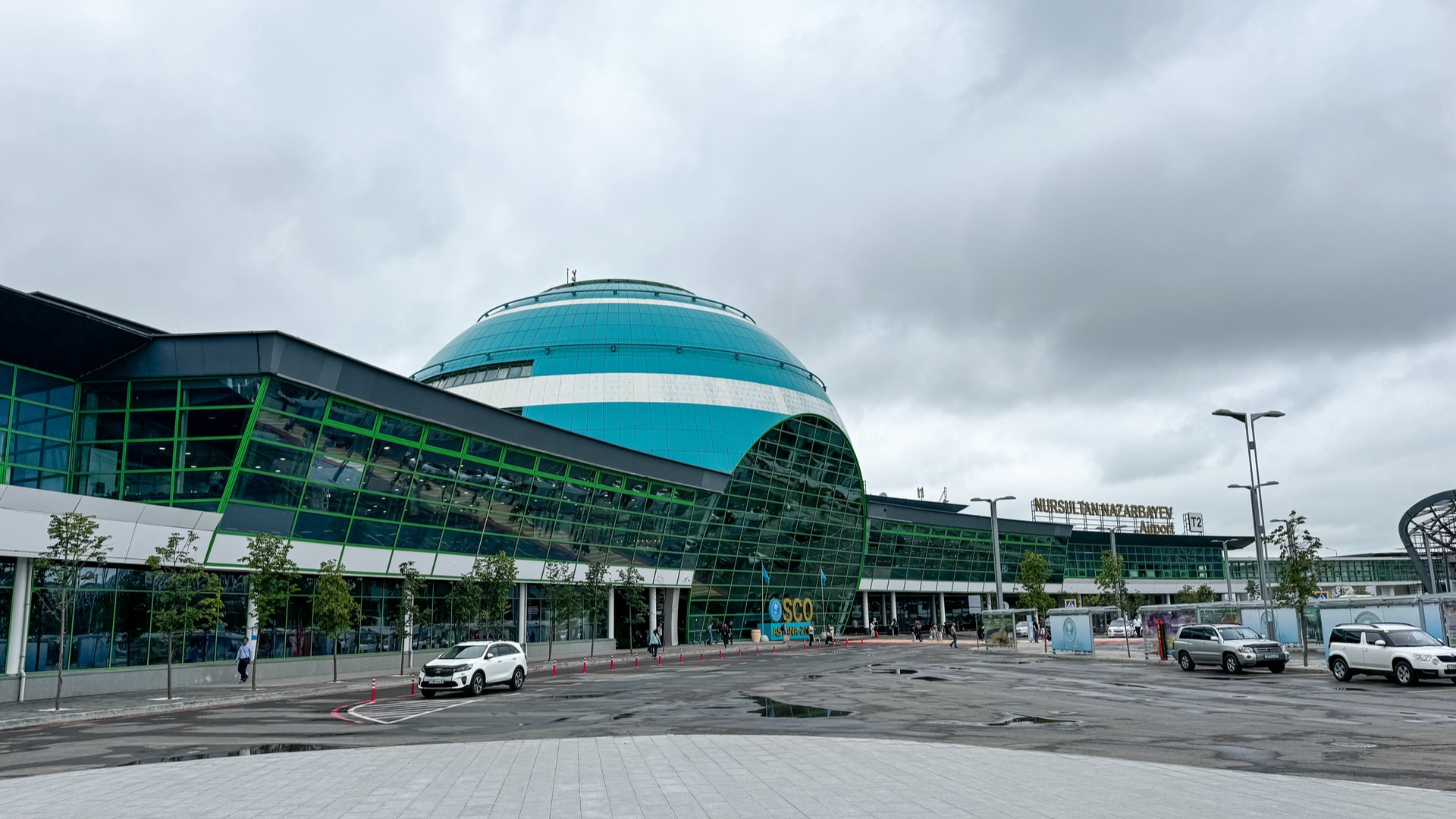 Внешний вид здания Международного аэропорта Астаны.