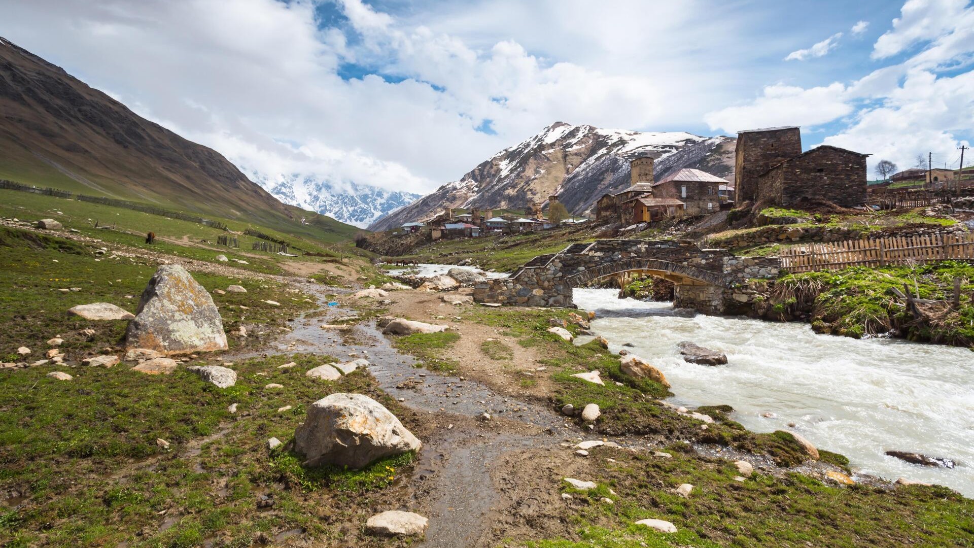 Вид на деревню Мингрелия и Верхняя Сванетия Ушгули.