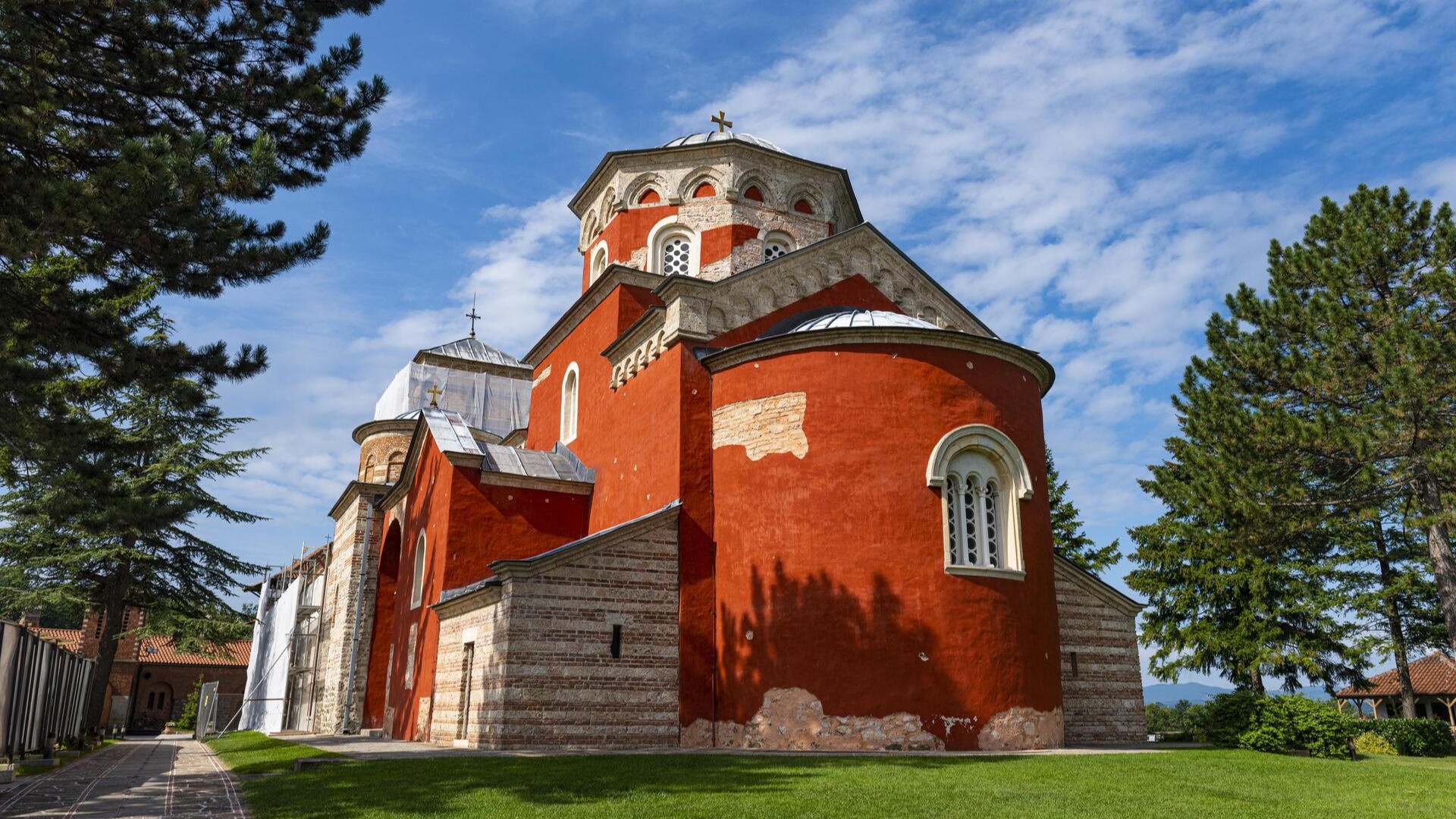 Красочный монастырь Жича, Сербия.