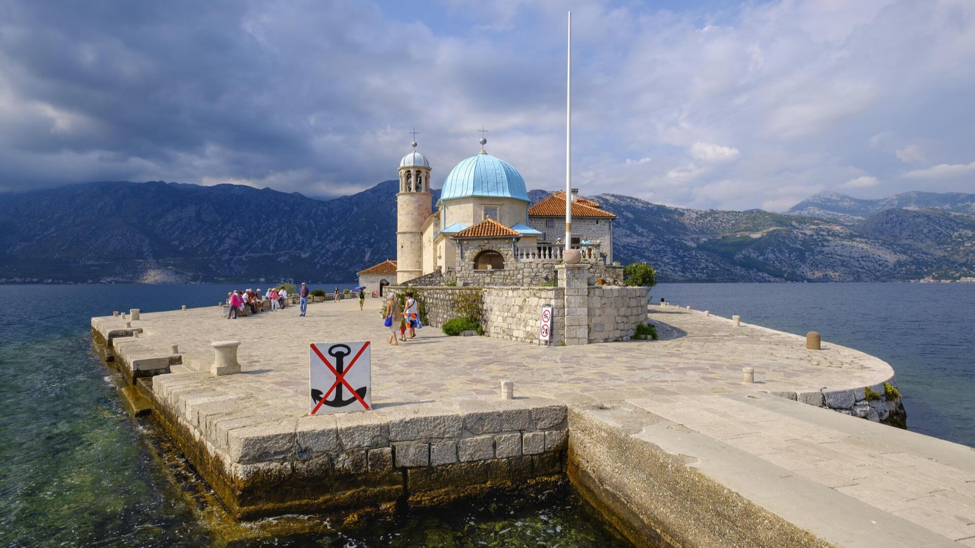 Паломническая церковь на острове Богородицы на Рифе, Которский залив.