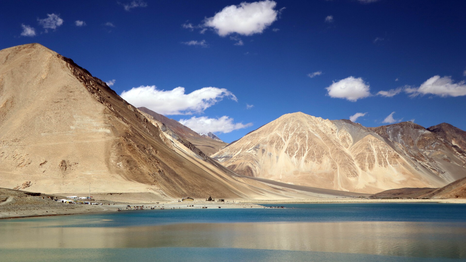 Озеро Пангонг в Ладакхе, Индия.