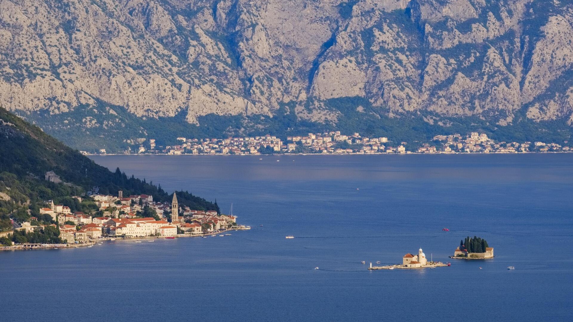 Пераст и острова Свети Дорда и Госпа Од Шкрпела, Которский залив.