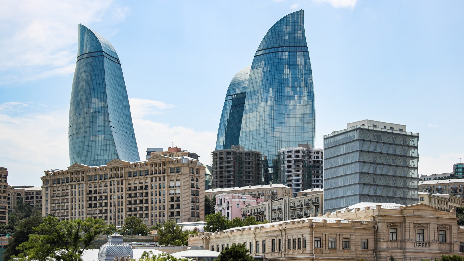 Пламенные башни в Баку.