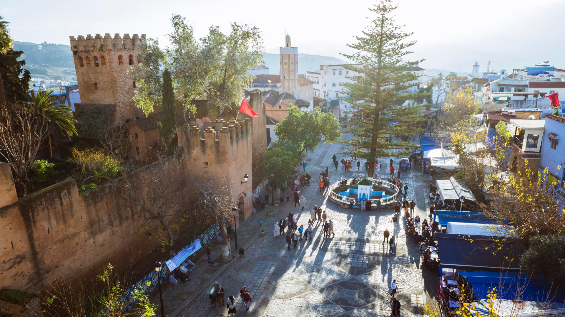 Вид сверху на крепость Касба на главной площади Ута-эль-Хаммам.