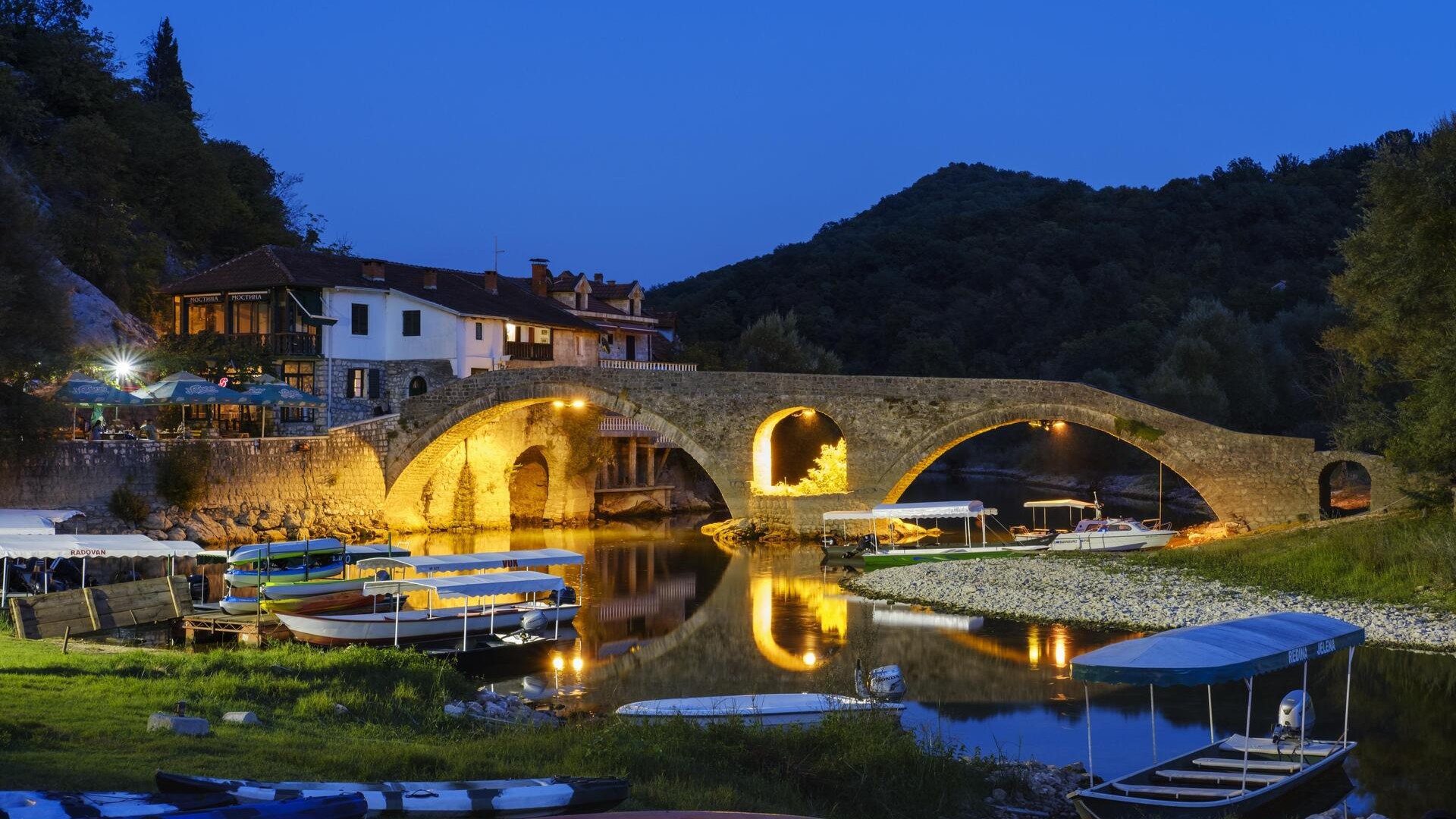 Каменный Данилов мост, Риека Црноевич.