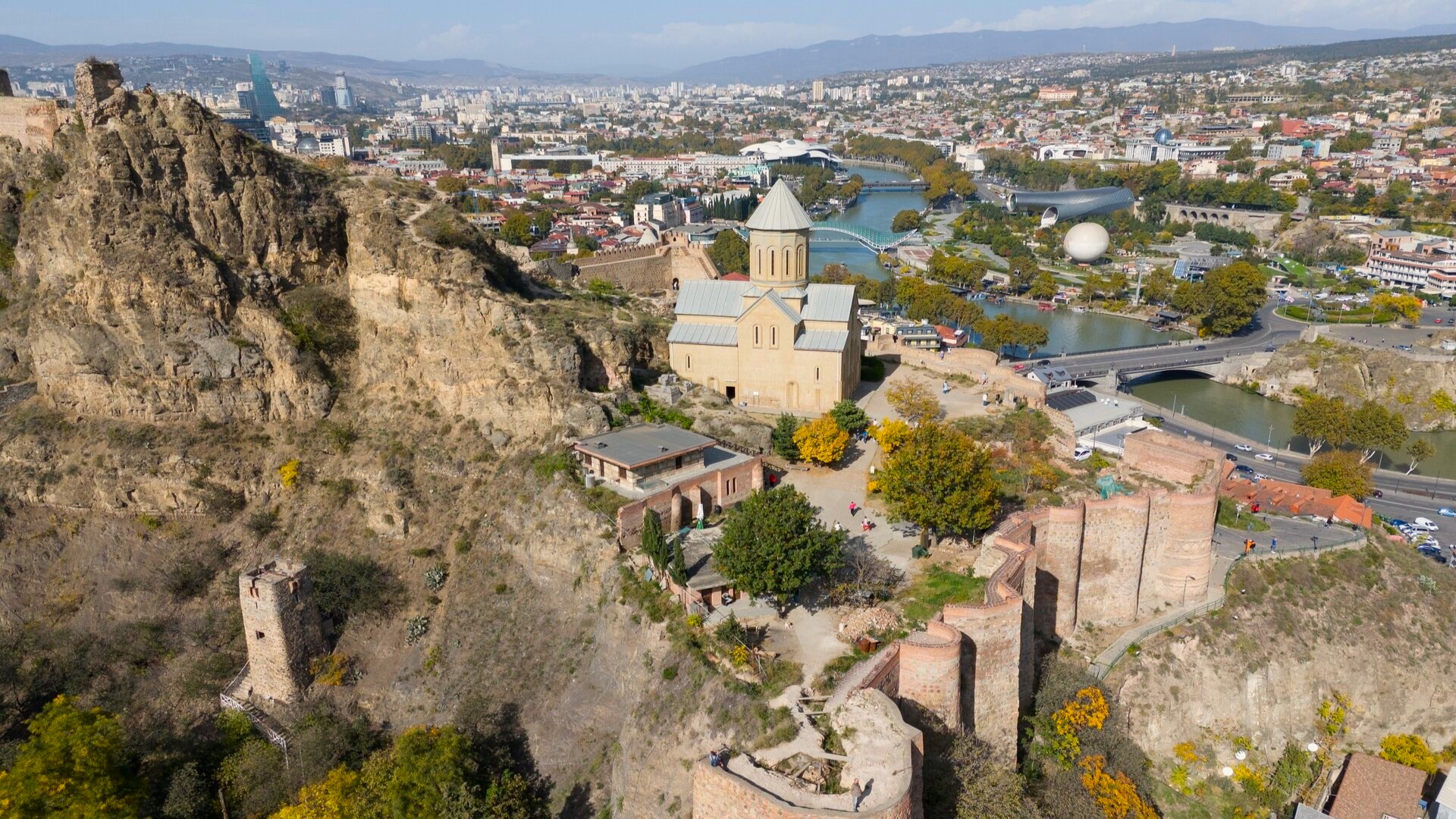 Крепость Нарикала перед старым городом, Тбилиси.