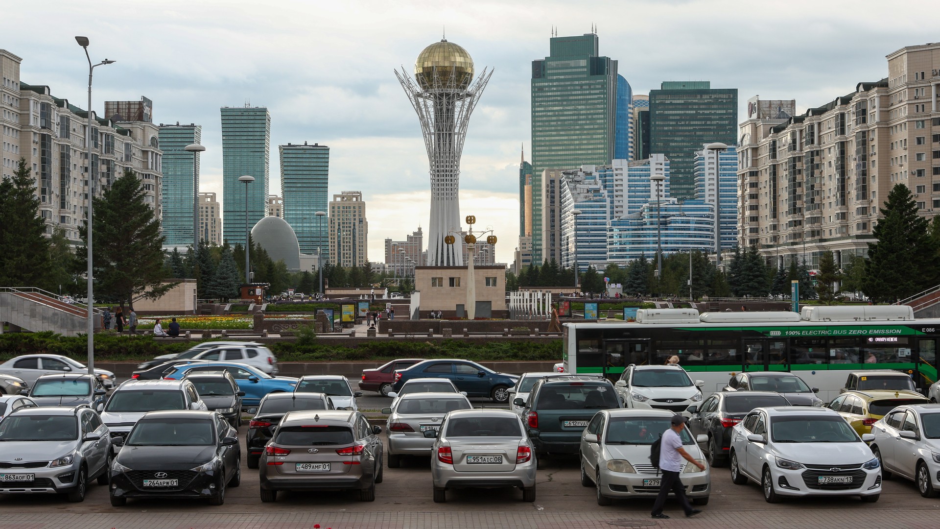 Движение на улицах Астаны.